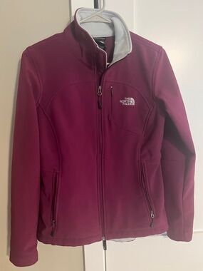 The North Face Women's Plum/Zinfandel Softshell Utility Jacket